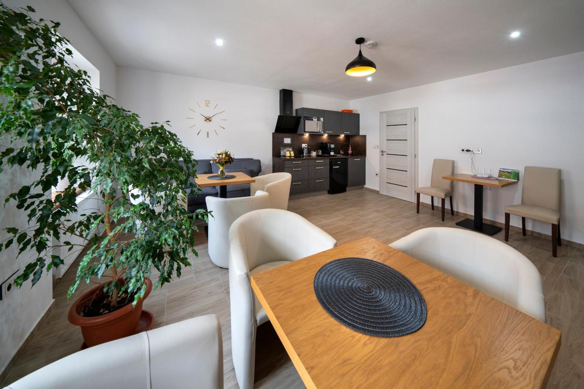 Apartmany Pod Namestim 2 Телч Экстерьер фото